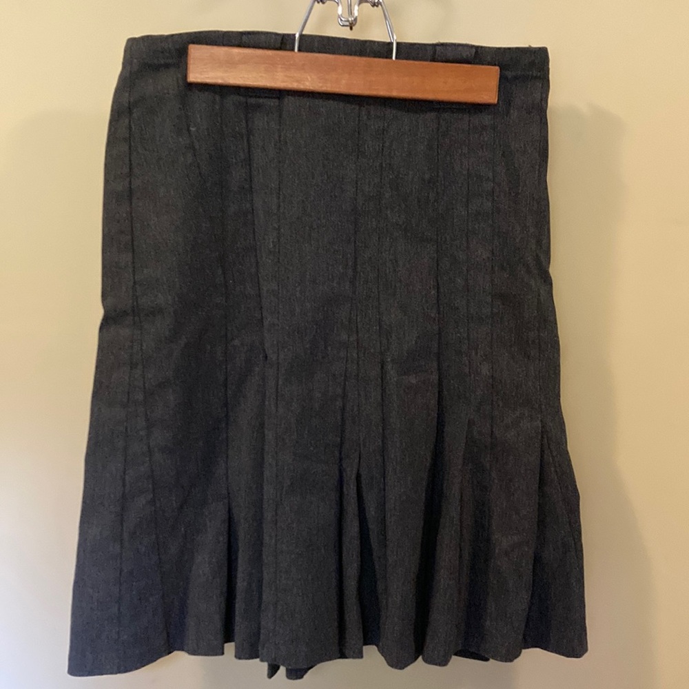 Pleated knee-length skirt